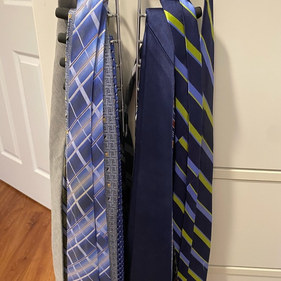 LOT OF 20 Mens Ties!! - Picture 5 of 6